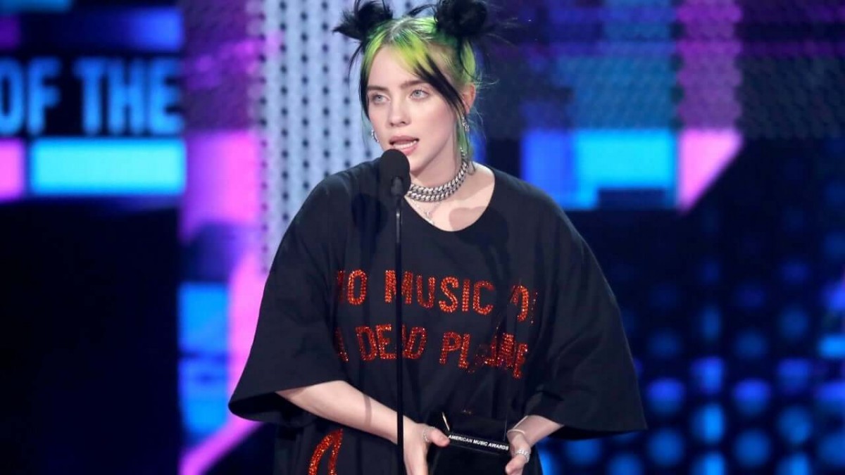 Billie Eilish ketika menerima penghargaan di ajang American Music Award 2019